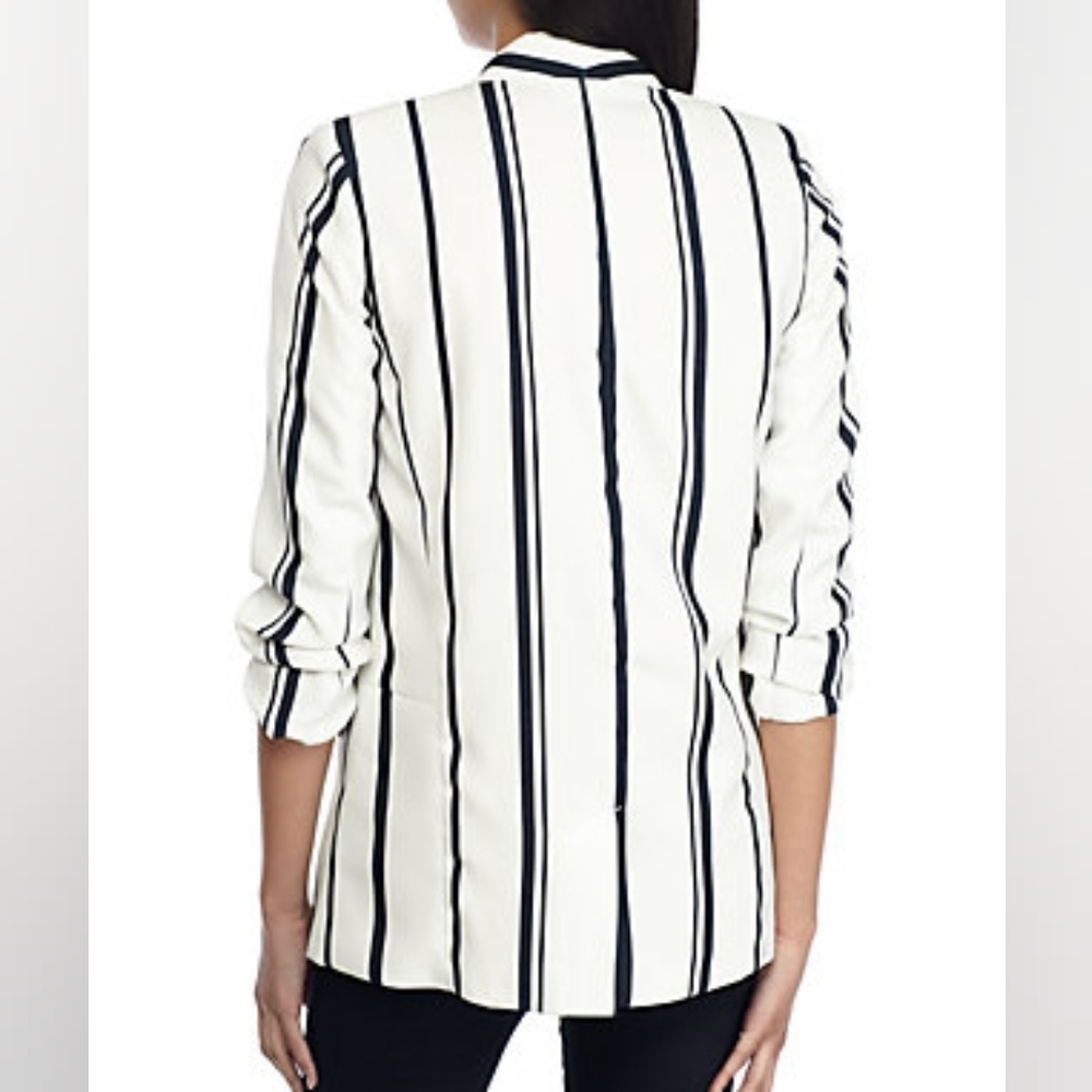 💕✨HOST PICK!!✨💕Striped White and Black Blazer Size 2X - Picture 2 of 11